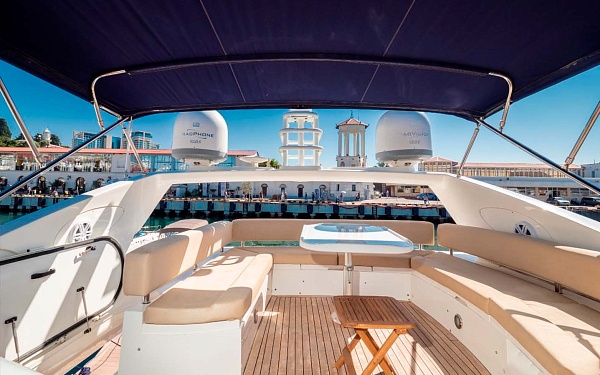 Аренда моторной яхты Sunseeker 66 Manhattan в Сочи